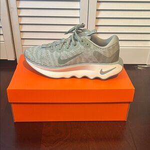 NEW IN BOX! Nike Motiva Walking Shoes. Women’s size 10, Men’s size 8.5